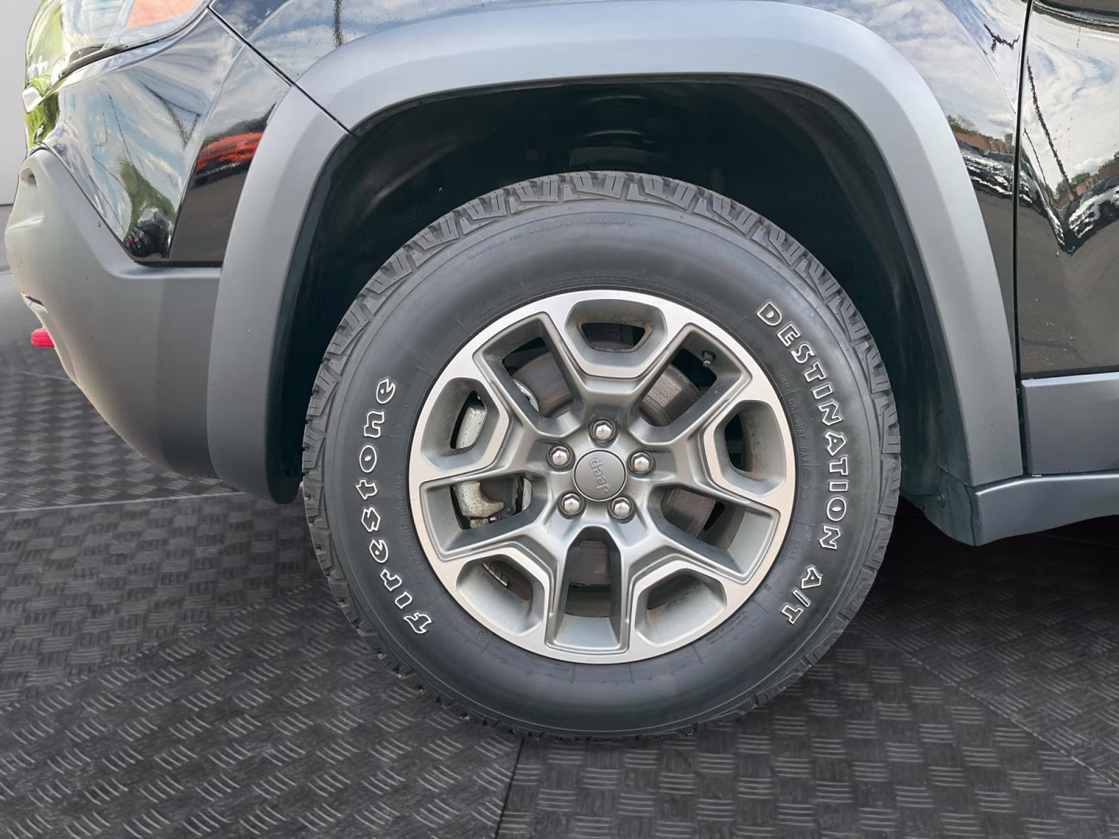 2022 Diamond Black Crystal Pearlcoat Jeep Cherokee Trailhawk 4X4 SUV