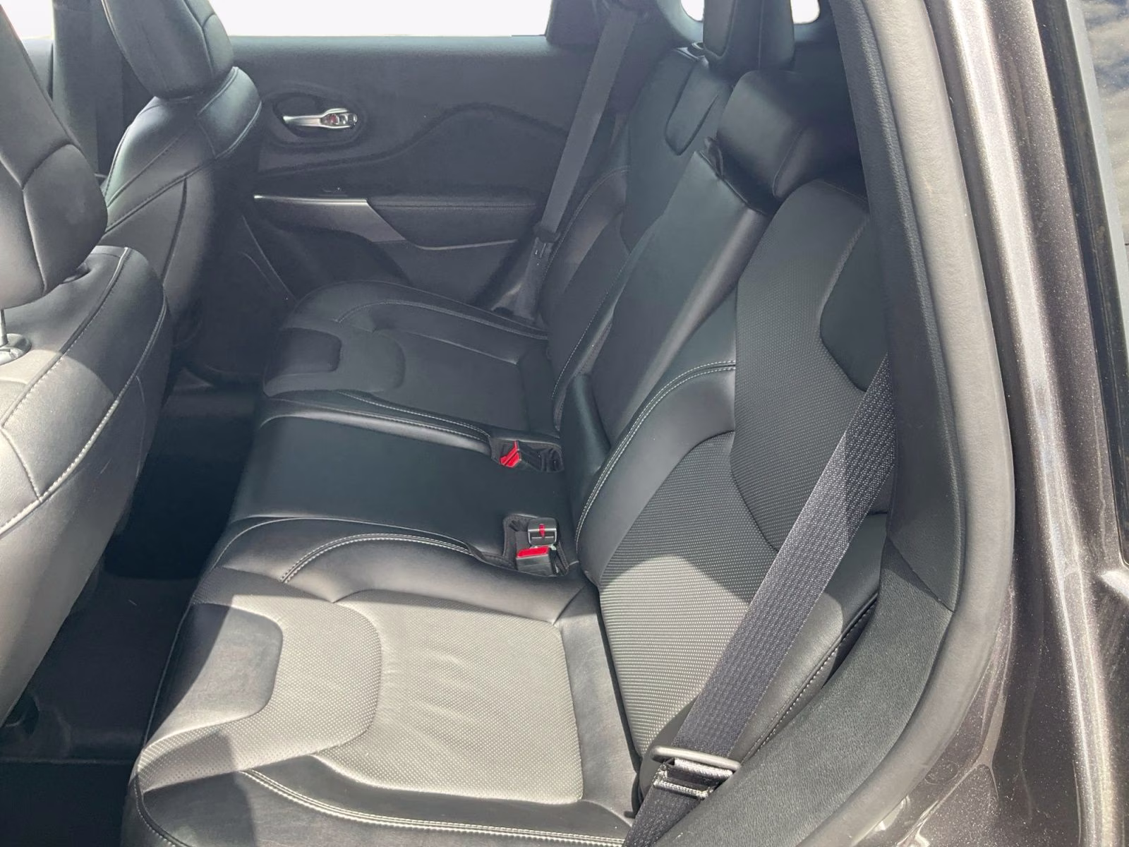 2022 Granite Crystal Metallic Clearcoat Jeep Cherokee Latitude Lux 4X4 SUV