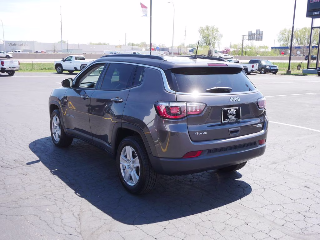 2022 Granite Crystal Metallic Clearcoat Jeep Compass Latitude 4X4 SUV