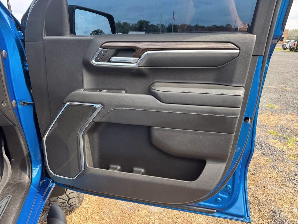 2022 Glacier Blue Metallic Chevrolet Silverado 1500 RST 4X4 Truck