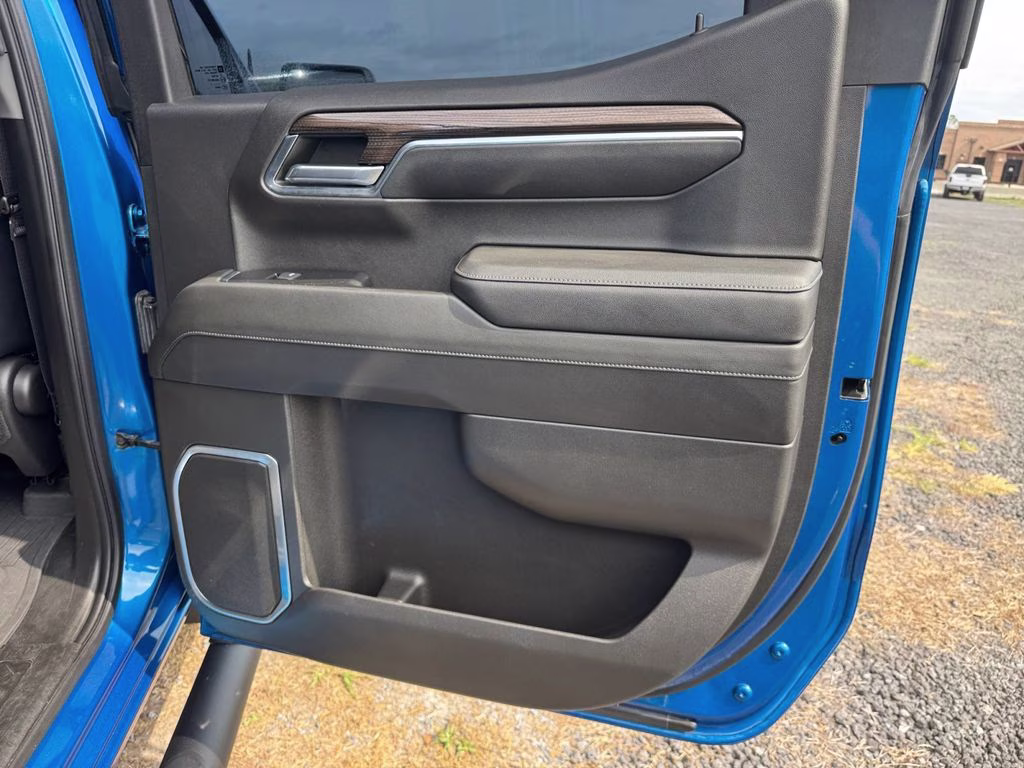 2022 Glacier Blue Metallic Chevrolet Silverado 1500 RST 4X4 Truck