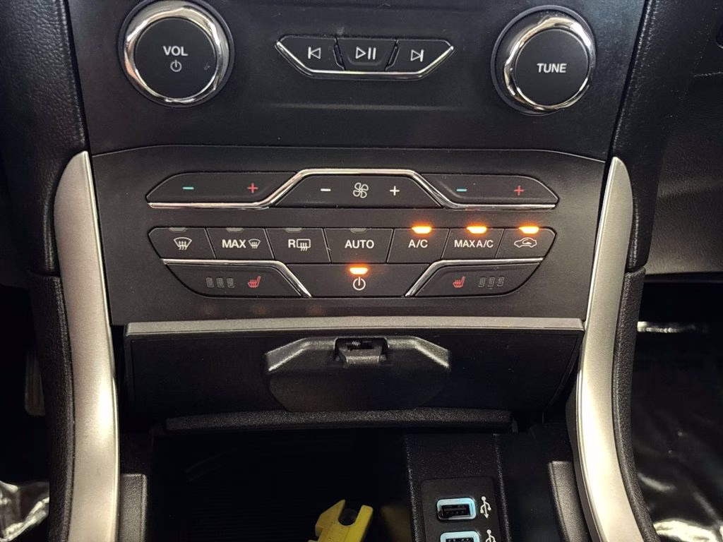 2020 Magnetic Ford Edge SEL AWD SUV