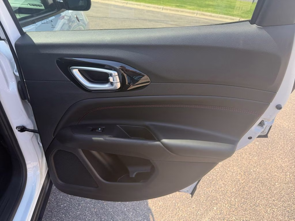 2022 Bright White Clearcoat Jeep Compass Trailhawk w/Adaptive Cruise & Blind Spot & Cross P 4X4 SUV