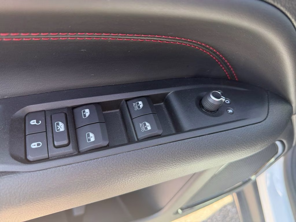 2022 Bright White Clearcoat Jeep Compass Trailhawk w/Adaptive Cruise & Blind Spot & Cross P 4X4 SUV