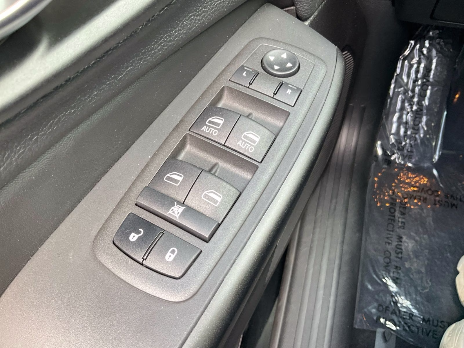 2022 Diamond Black Crystal Pearlcoat Jeep Cherokee Trailhawk 4X4 SUV