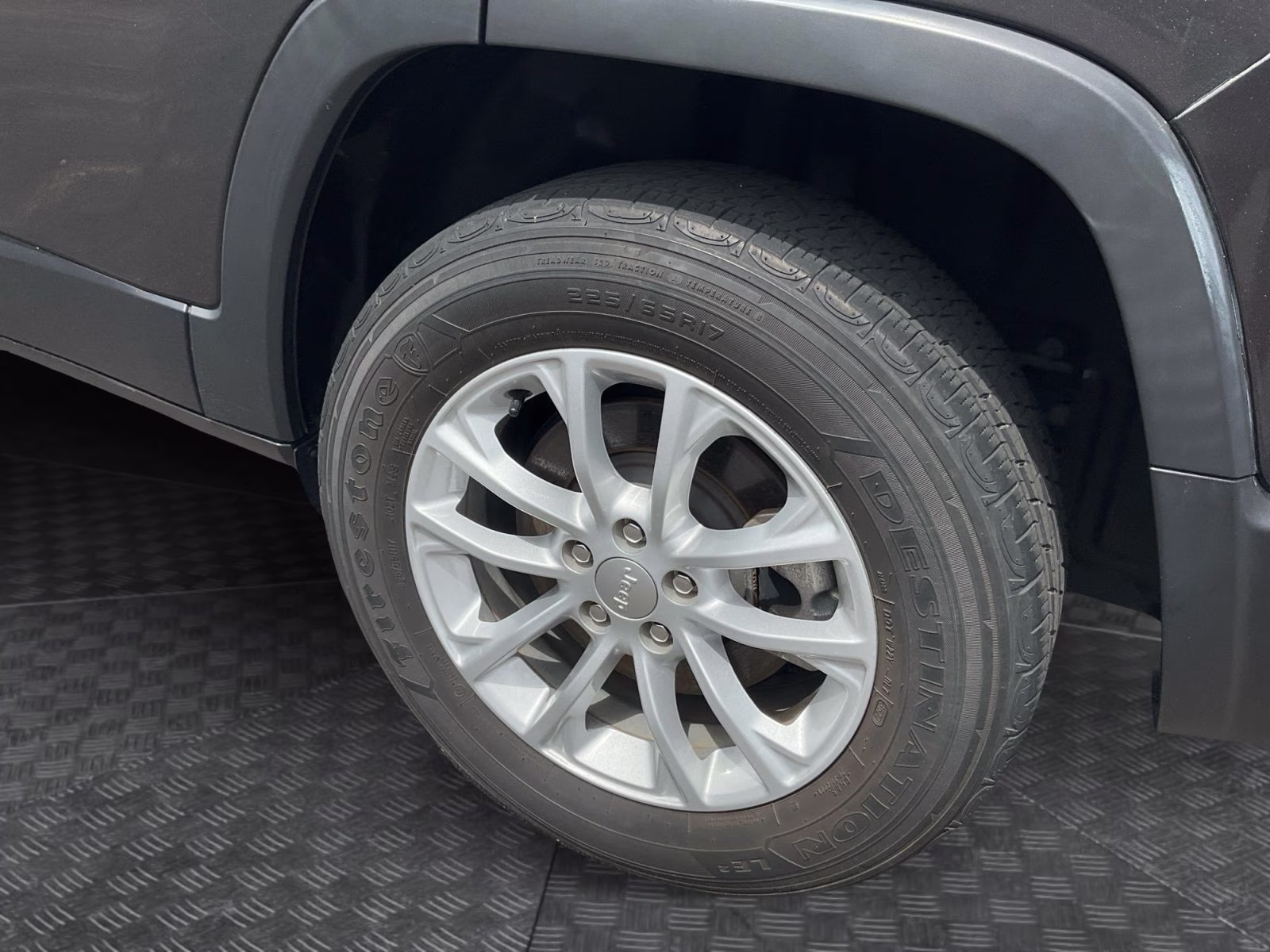 2022 Granite Crystal Metallic Clearcoat Jeep Cherokee Latitude Lux 4X4 SUV