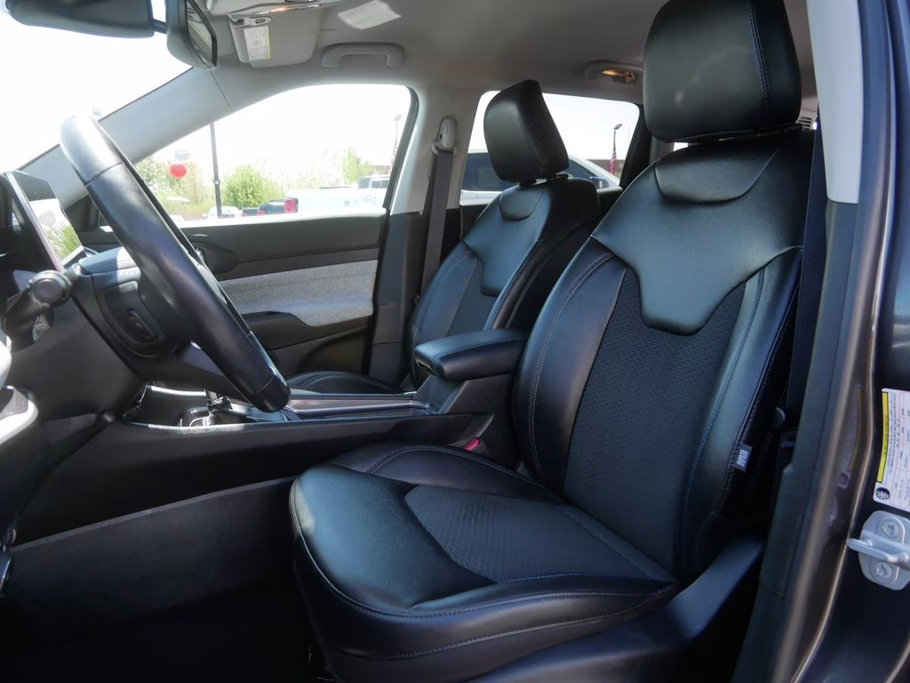 2022 Granite Crystal Metallic Clearcoat Jeep Compass Latitude 4X4 SUV
