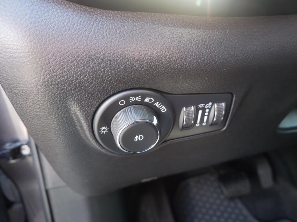 2022 Granite Crystal Metallic Clearcoat Jeep Compass Latitude 4X4 SUV