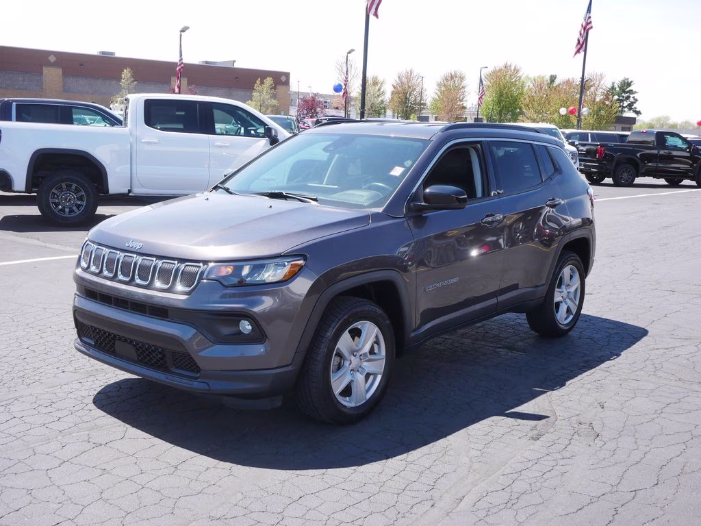 2022 Granite Crystal Metallic Clearcoat Jeep Compass Latitude 4X4 SUV