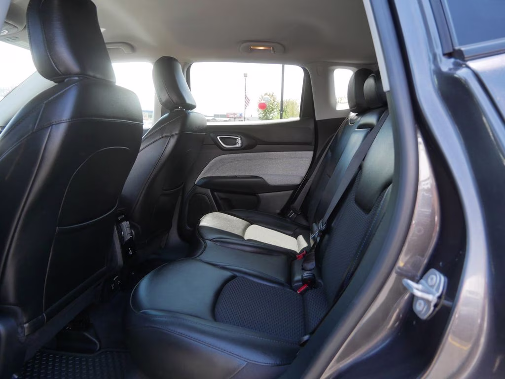2022 Granite Crystal Metallic Clearcoat Jeep Compass Latitude 4X4 SUV