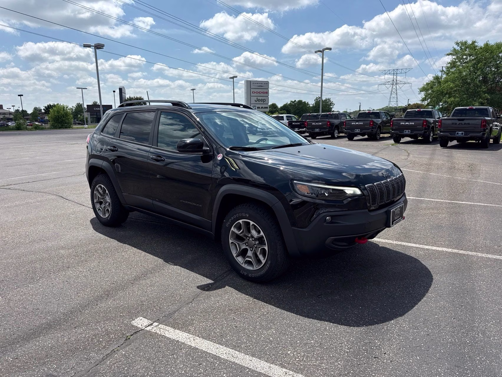 2022 Diamond Black Crystal Pearlcoat Jeep Cherokee Trailhawk 4X4 SUV