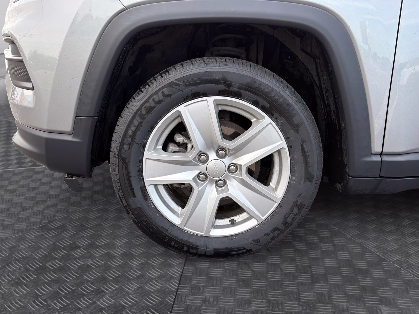 2022 Billet Silver Metallic Clearcoat Jeep Compass Latitude 4X4 SUV