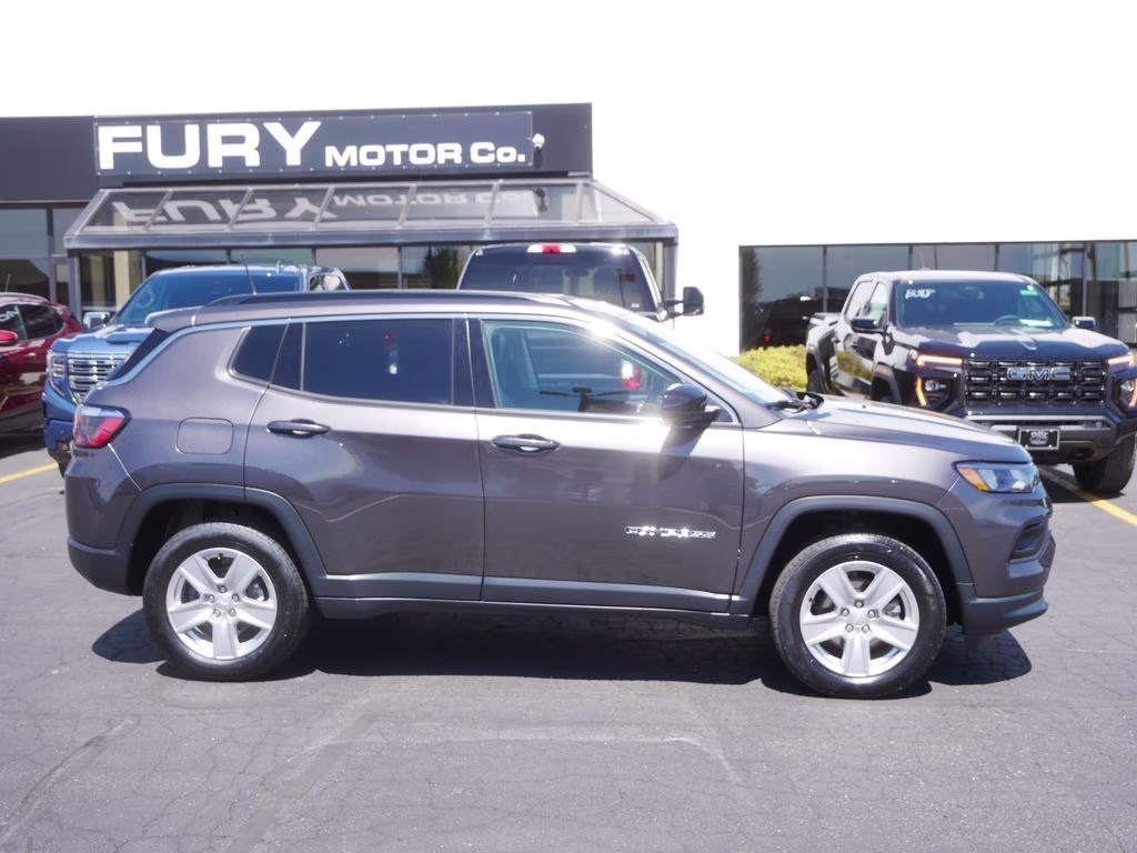 2022 Granite Crystal Metallic Clearcoat Jeep Compass Latitude 4X4 SUV