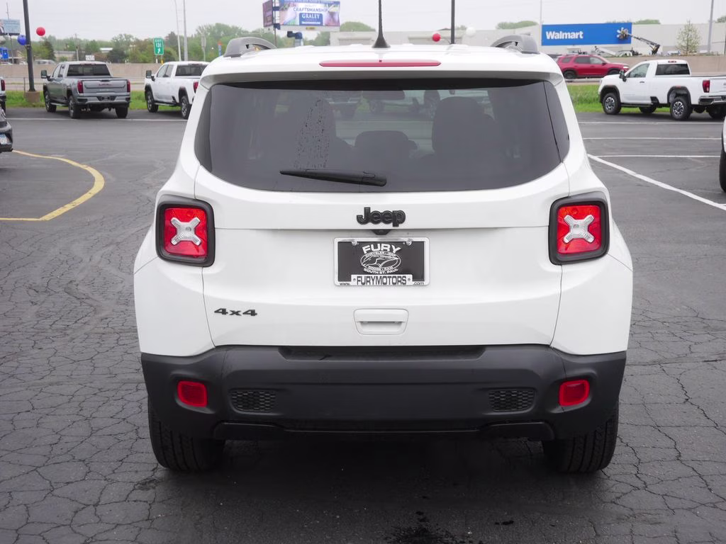 2022 Alpine White Clearcoat Jeep Renegade Altitude 4X4 SUV