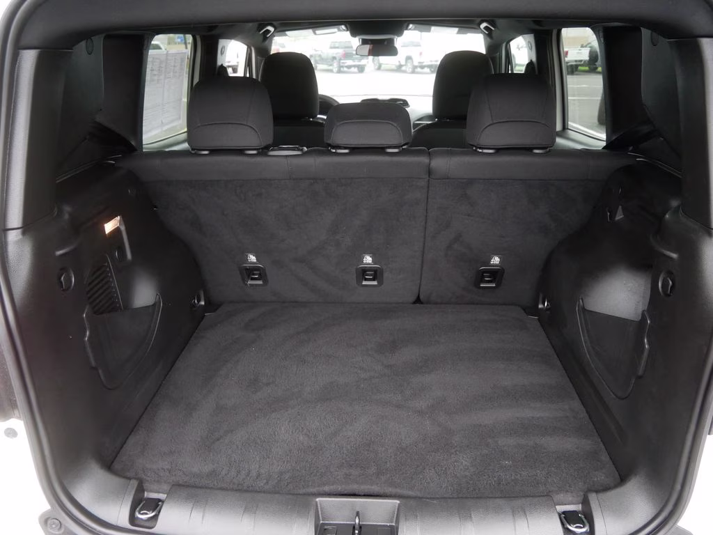 2022 Alpine White Clearcoat Jeep Renegade Altitude 4X4 SUV