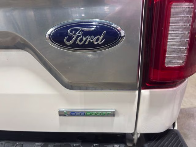 2018 White Platinum Metallic Tri-Coat Ford F-150 Limited 4X4 Truck