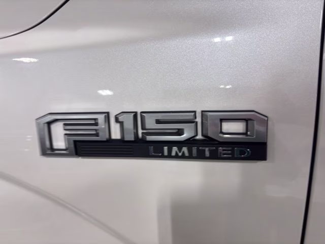 2018 White Platinum Metallic Tri-Coat Ford F-150 Limited 4X4 Truck