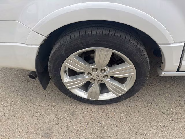 2014 White Platinum Clearcoat Metallic Ford Expedition EL Limited 4X4 SUV