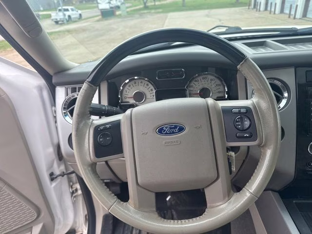 2014 White Platinum Clearcoat Metallic Ford Expedition EL Limited 4X4 SUV