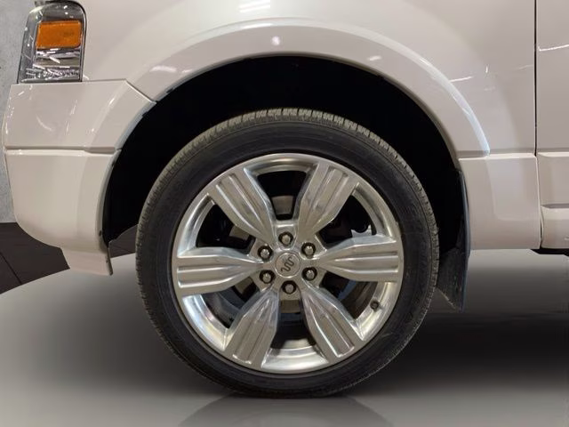 2014 White Platinum Clearcoat Metallic Ford Expedition EL Limited 4X4 SUV