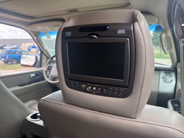 2014 White Platinum Clearcoat Metallic Ford Expedition EL Limited 4X4 SUV