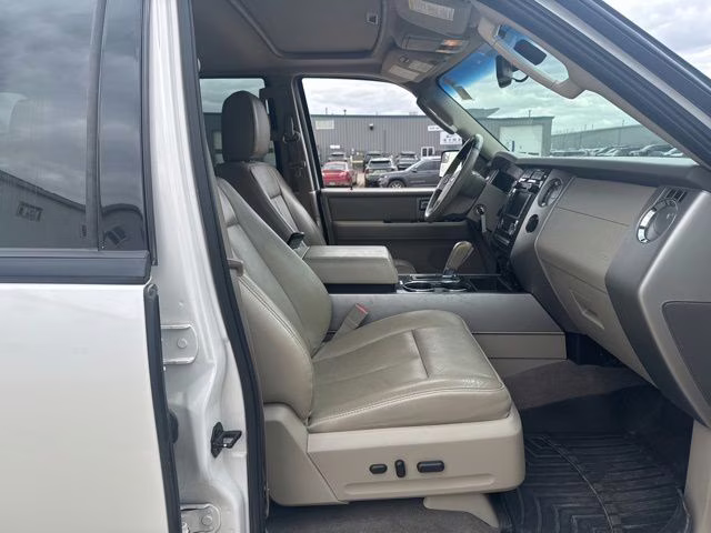 2014 White Platinum Clearcoat Metallic Ford Expedition EL Limited 4X4 SUV