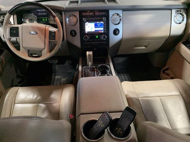 2014 White Platinum Clearcoat Metallic Ford Expedition EL Limited 4X4 SUV