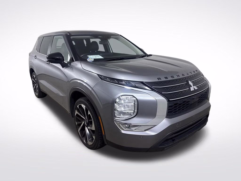 2023 Mercury Gray Metallic Mitsubishi Outlander SE FWD SUV