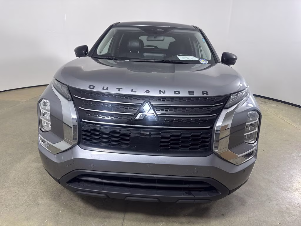 2023 Mercury Gray Metallic Mitsubishi Outlander SE FWD SUV