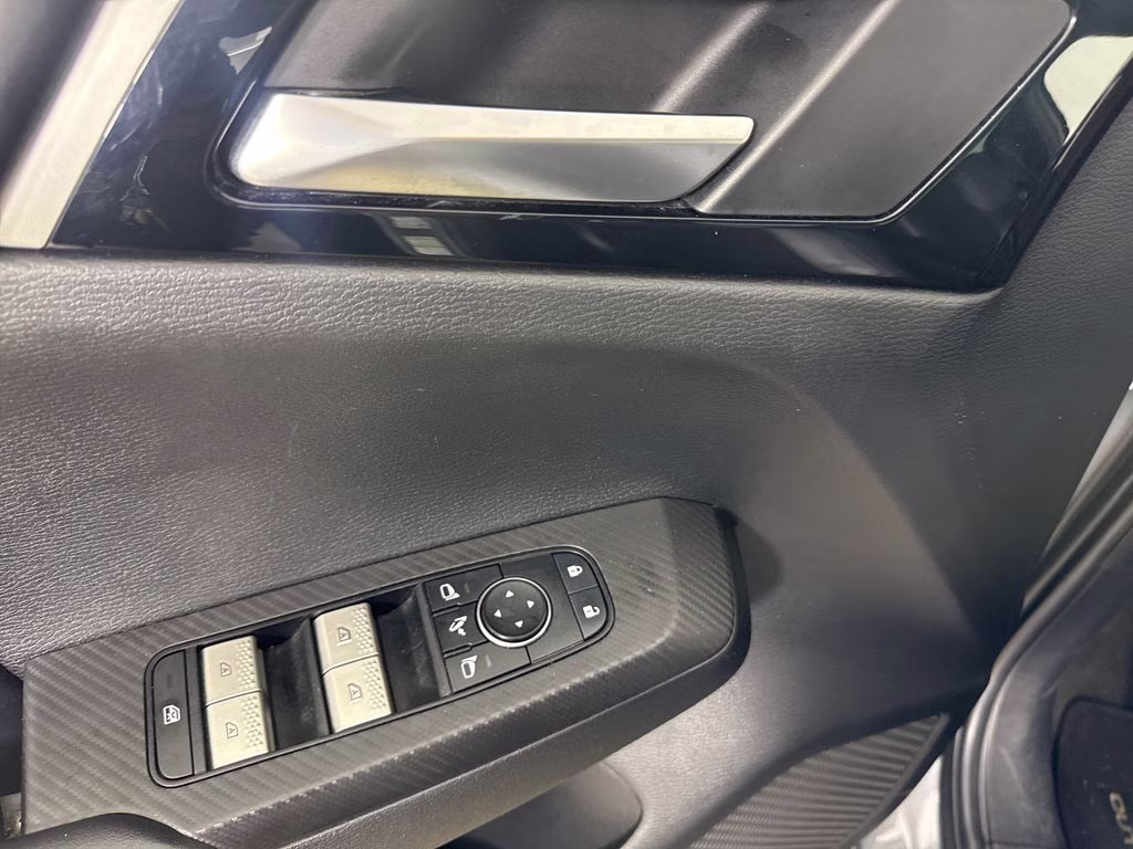 2023 Mercury Gray Metallic Mitsubishi Outlander SE FWD SUV