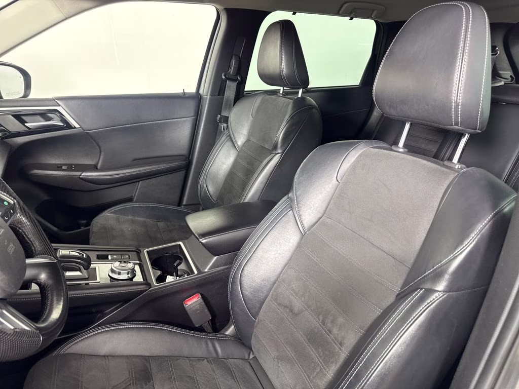 2023 Mercury Gray Metallic Mitsubishi Outlander SE FWD SUV