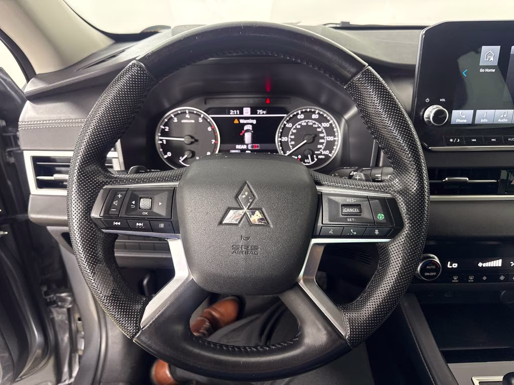 2023 Mercury Gray Metallic Mitsubishi Outlander SE FWD SUV