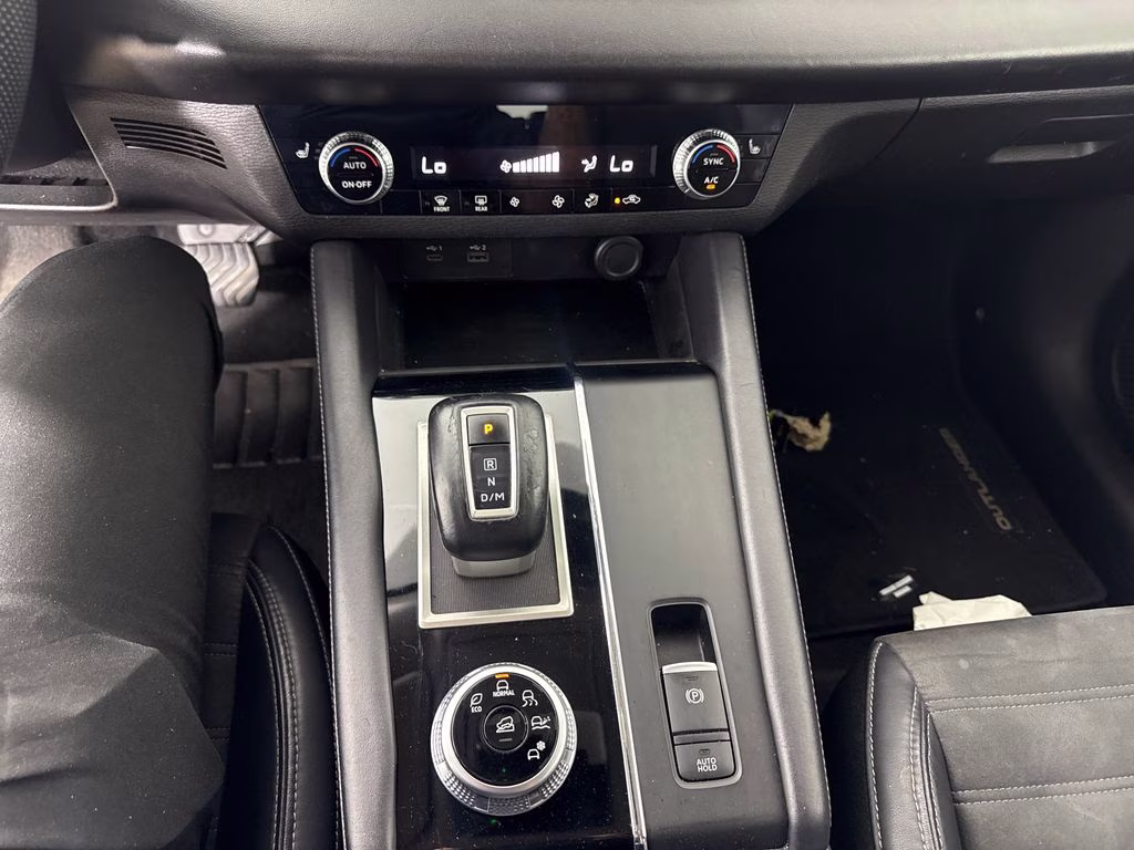 2023 Mercury Gray Metallic Mitsubishi Outlander SE FWD SUV