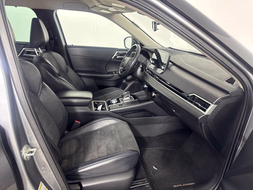 2023 Mercury Gray Metallic Mitsubishi Outlander SE FWD SUV