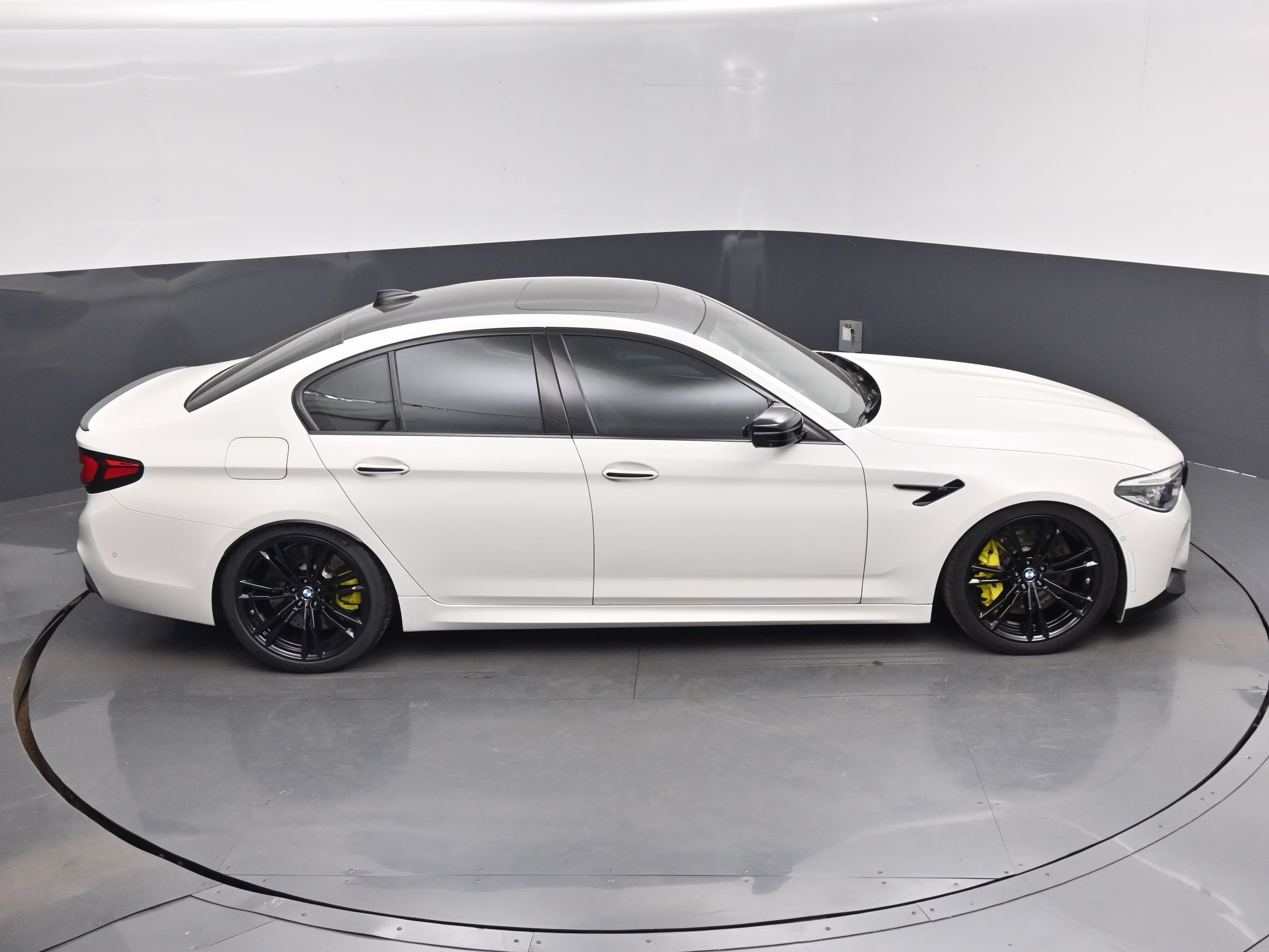 2018 Alpine White BMW M5 Base AWD Sedan