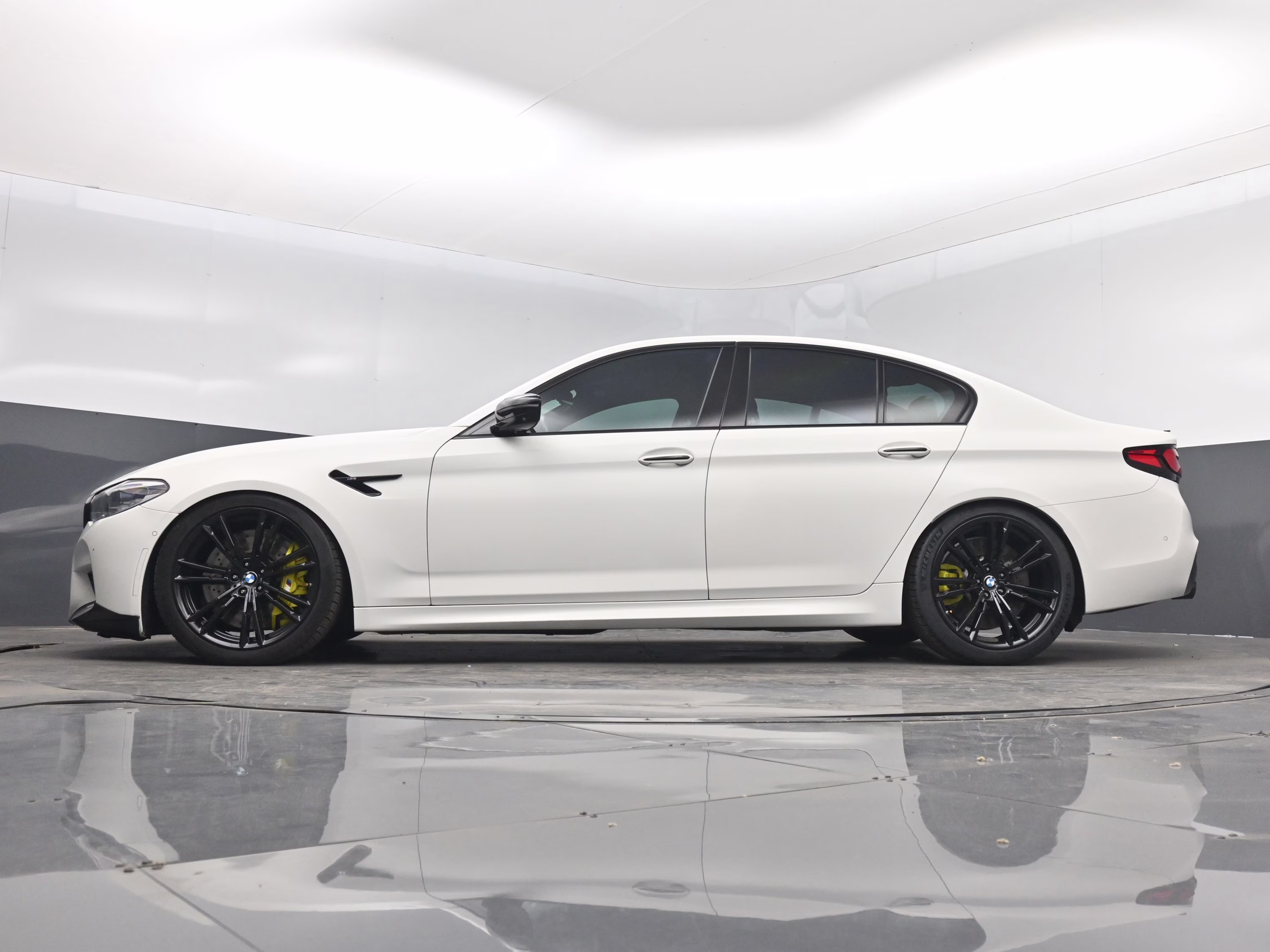 2018 Alpine White BMW M5 Base AWD Sedan