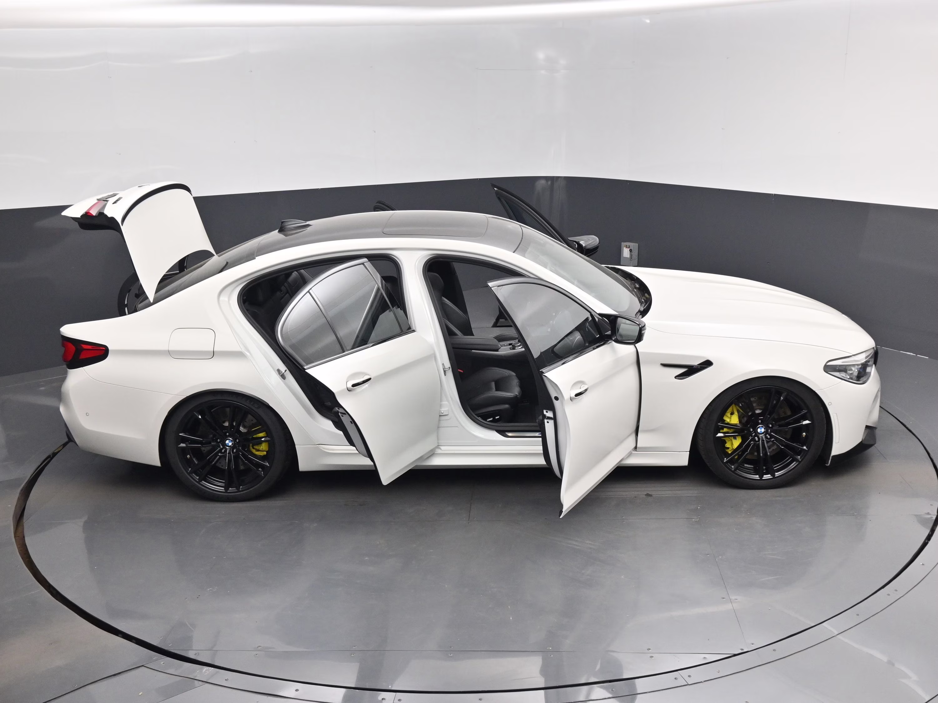 2018 Alpine White BMW M5 Base AWD Sedan