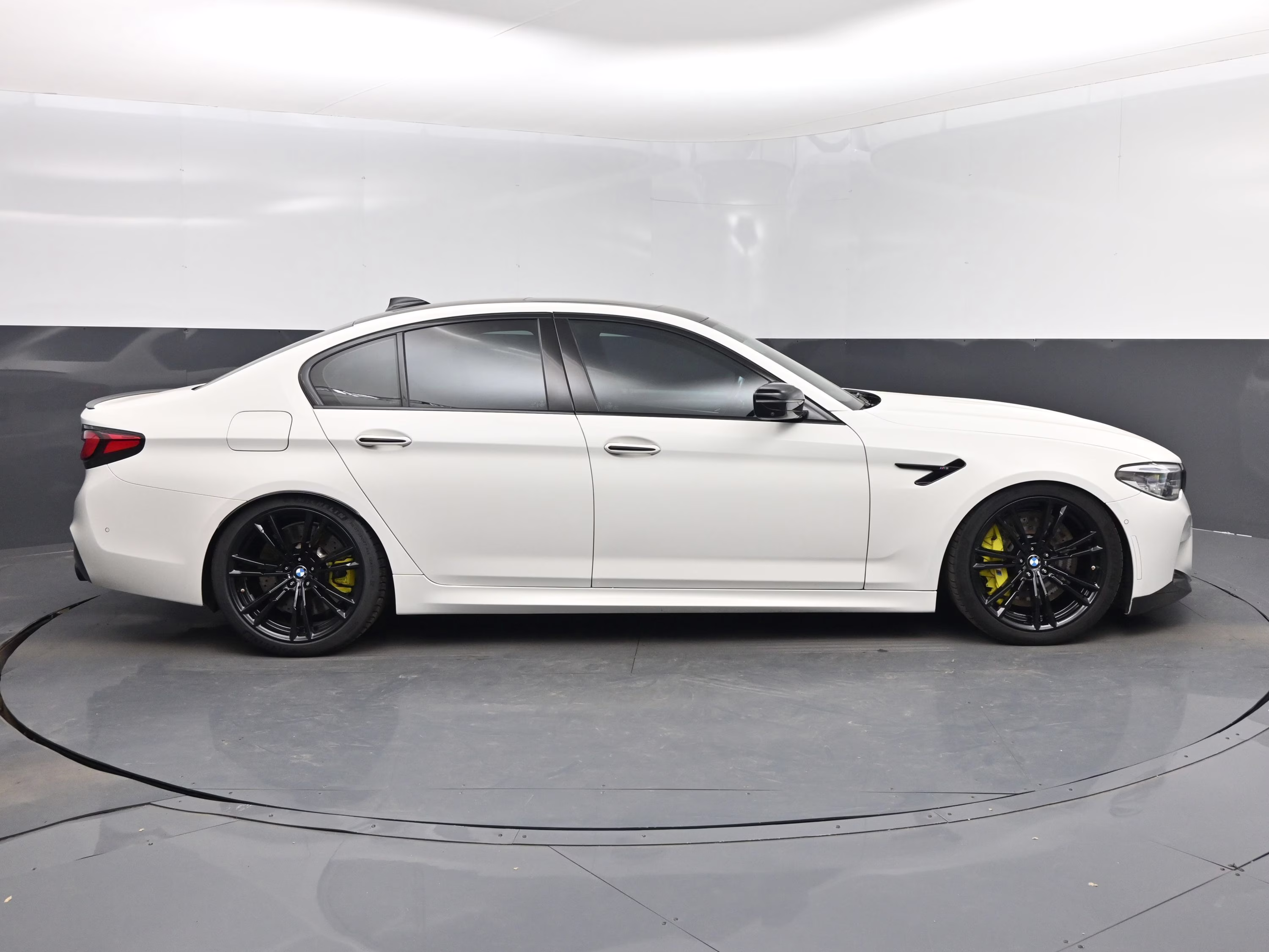 2018 Alpine White BMW M5 Base AWD Sedan