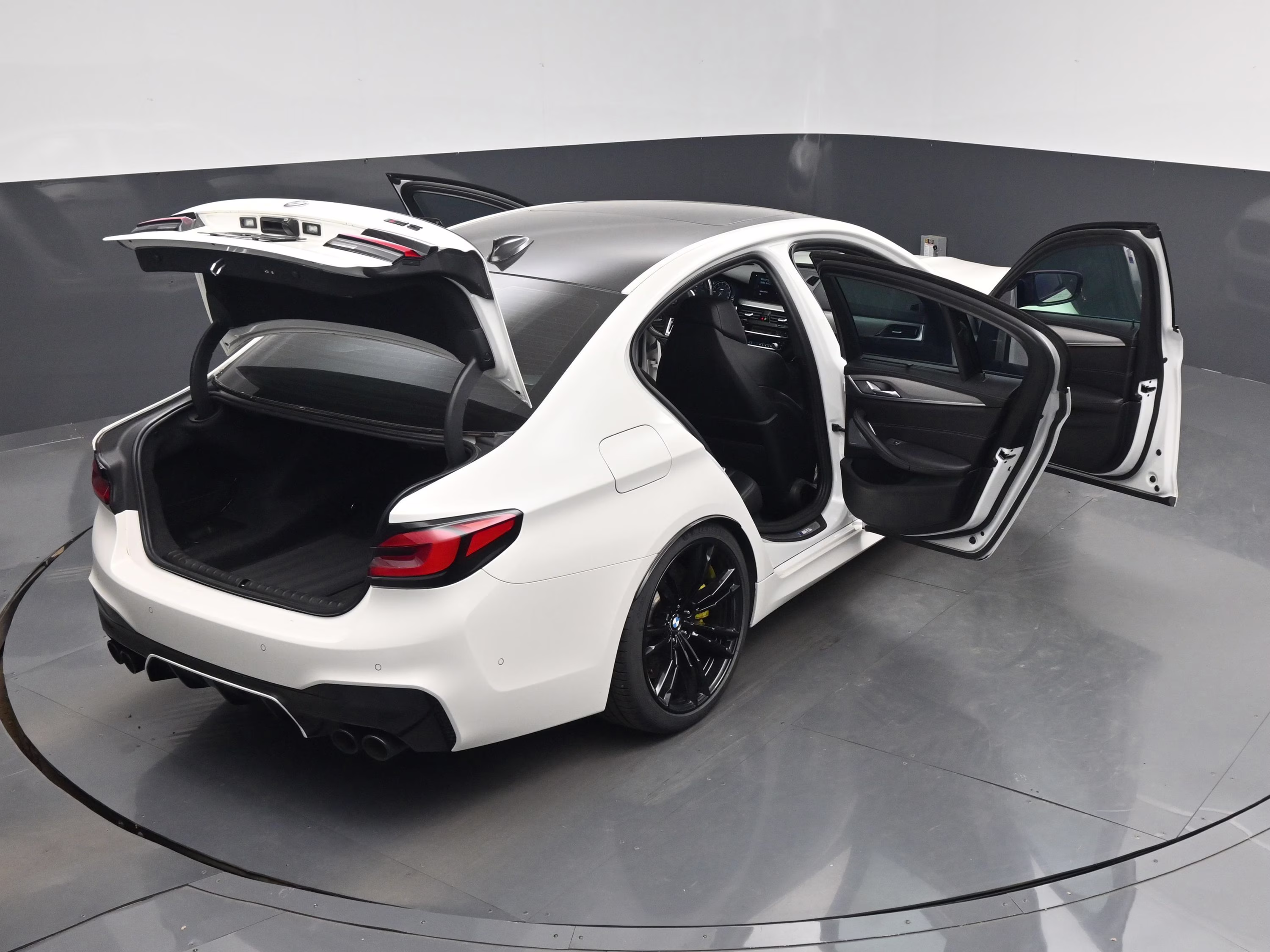 2018 Alpine White BMW M5 Base AWD Sedan