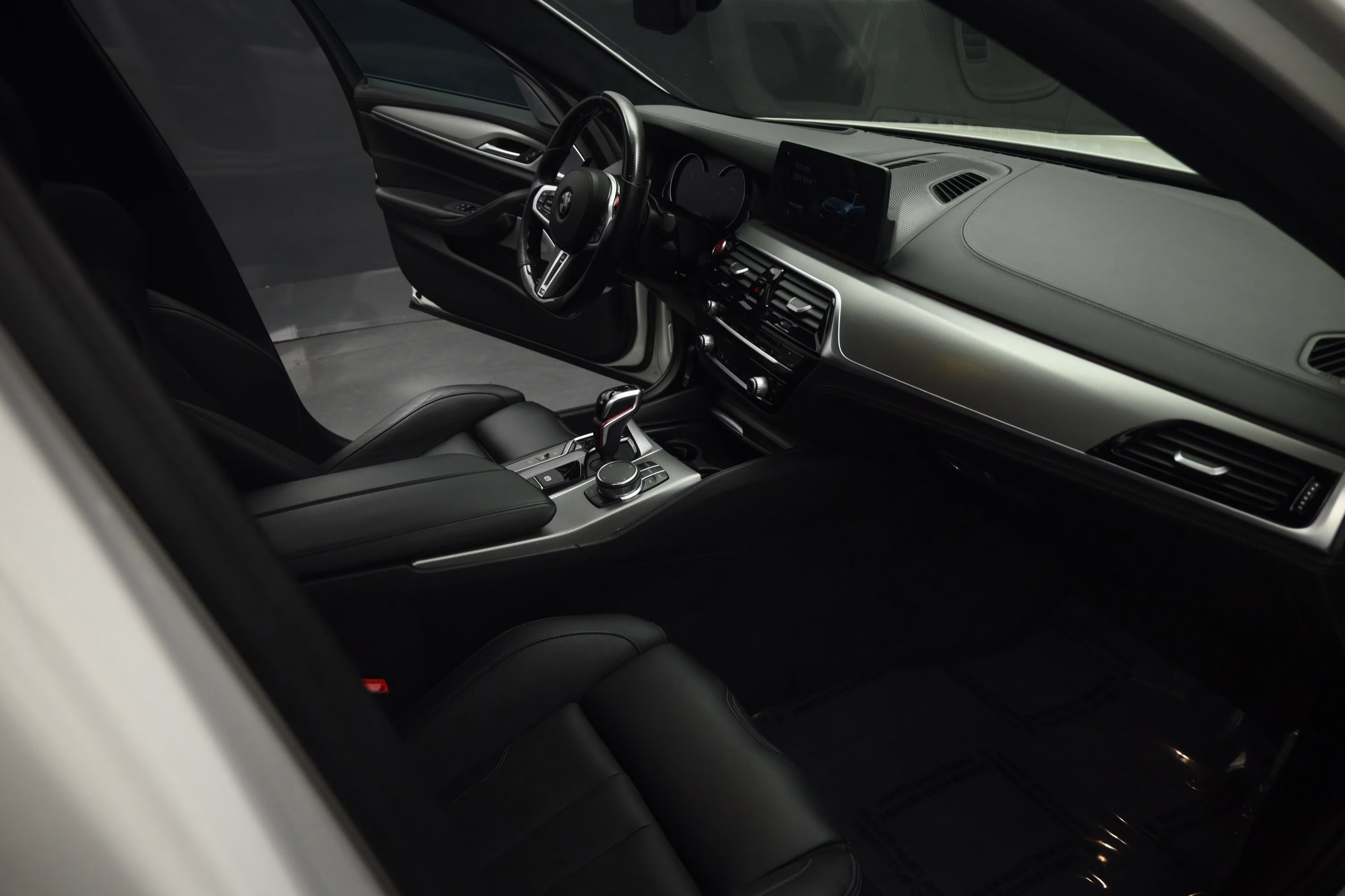 2018 Alpine White BMW M5 Base AWD Sedan