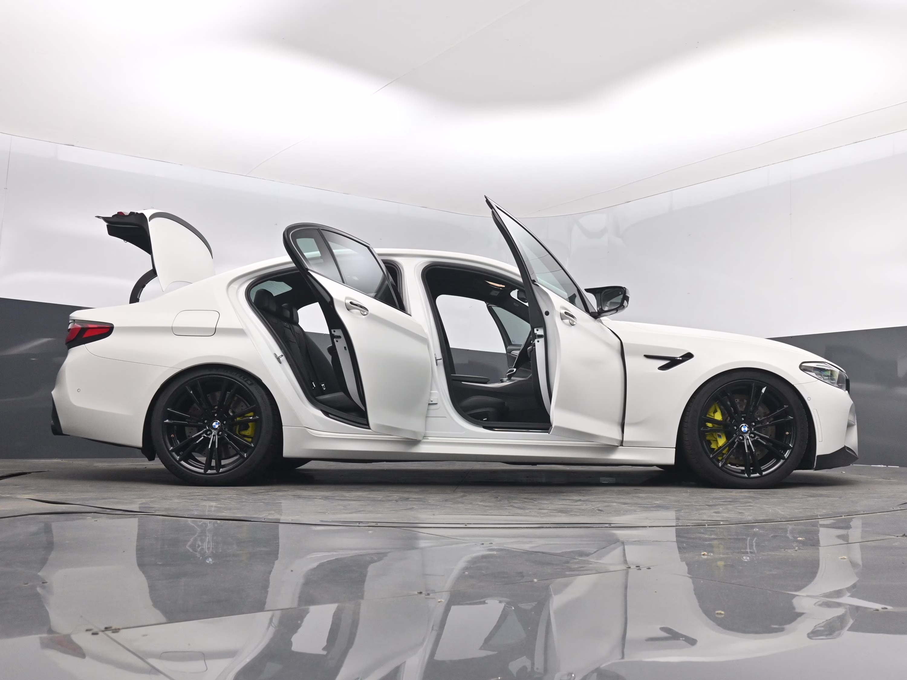 2018 Alpine White BMW M5 Base AWD Sedan