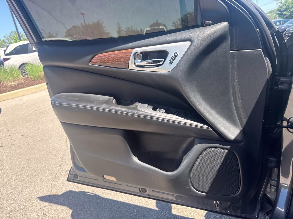 2019 Gun Metallic Nissan Pathfinder Platinum 4X4 SUV