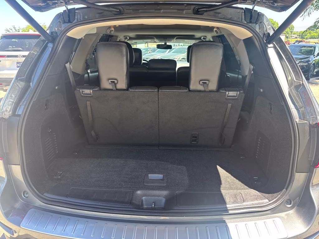 2019 Gun Metallic Nissan Pathfinder Platinum 4X4 SUV
