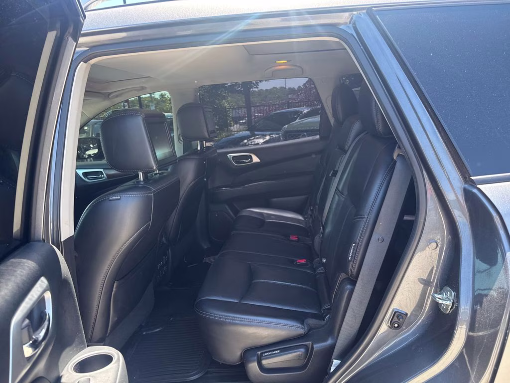 2019 Gun Metallic Nissan Pathfinder Platinum 4X4 SUV