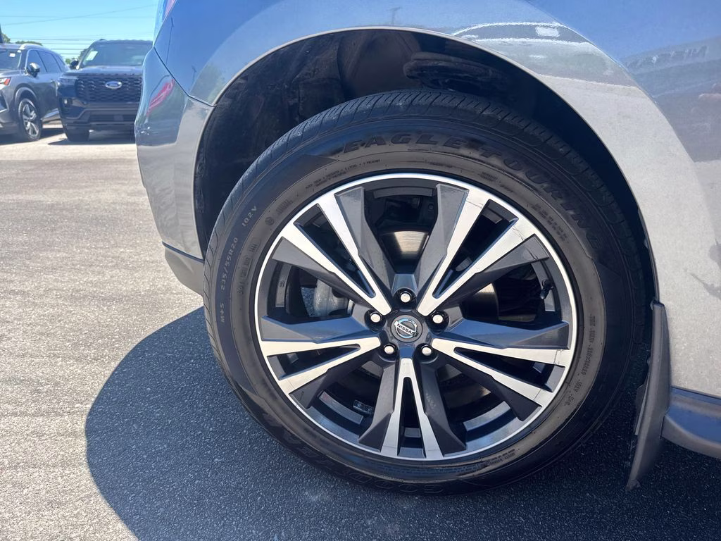 2019 Gun Metallic Nissan Pathfinder Platinum 4X4 SUV