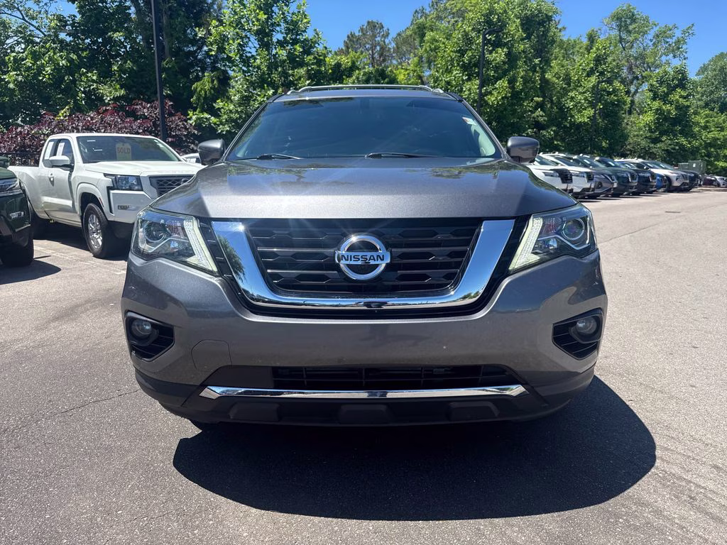2019 Gun Metallic Nissan Pathfinder Platinum 4X4 SUV