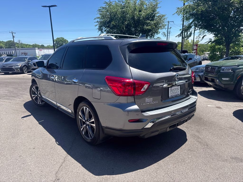 2019 Gun Metallic Nissan Pathfinder Platinum 4X4 SUV