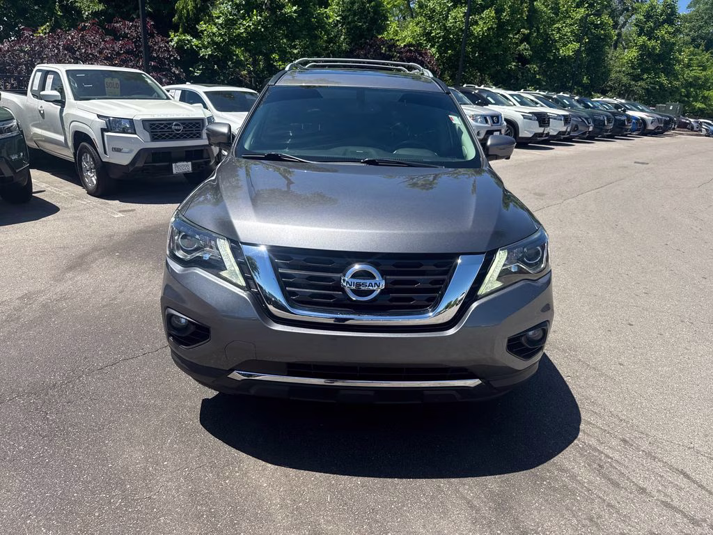 2019 Gun Metallic Nissan Pathfinder Platinum 4X4 SUV