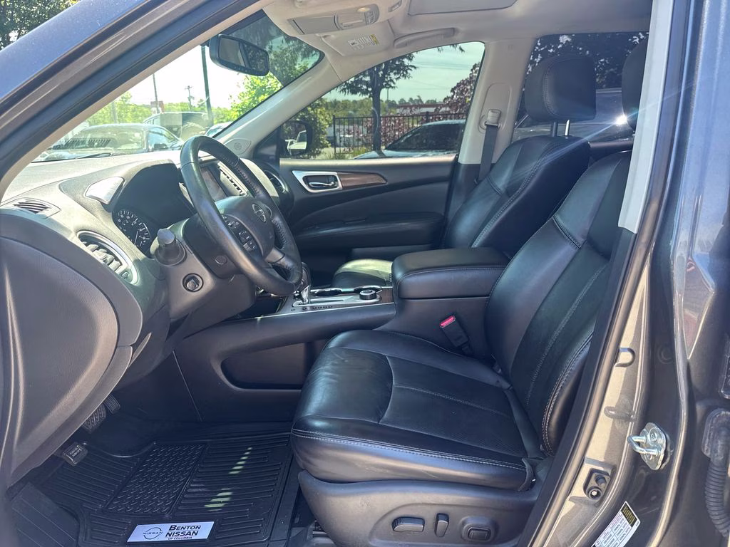 2019 Gun Metallic Nissan Pathfinder Platinum 4X4 SUV