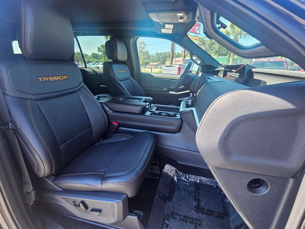 2026 Agate Black Metallic Ford Expedition Tremor 4X4 SUV